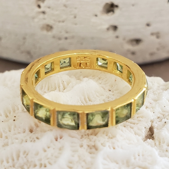 🌿 Shaanti Jewels 18 Karat Gold Plated Silver Peridot Eternity Ring Women's 8 🌿 - Picture 2 of 5